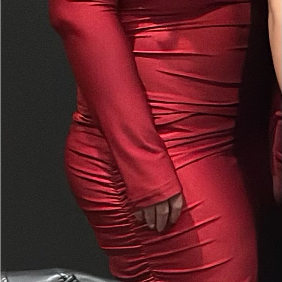 Elegant Off The Shoulder Dress - Picture 3 of 3